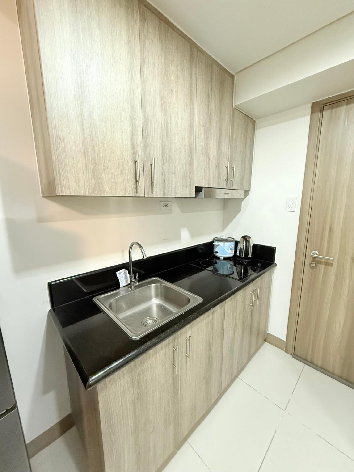 Comfortable Cozy Staycation Aparthotel Manila