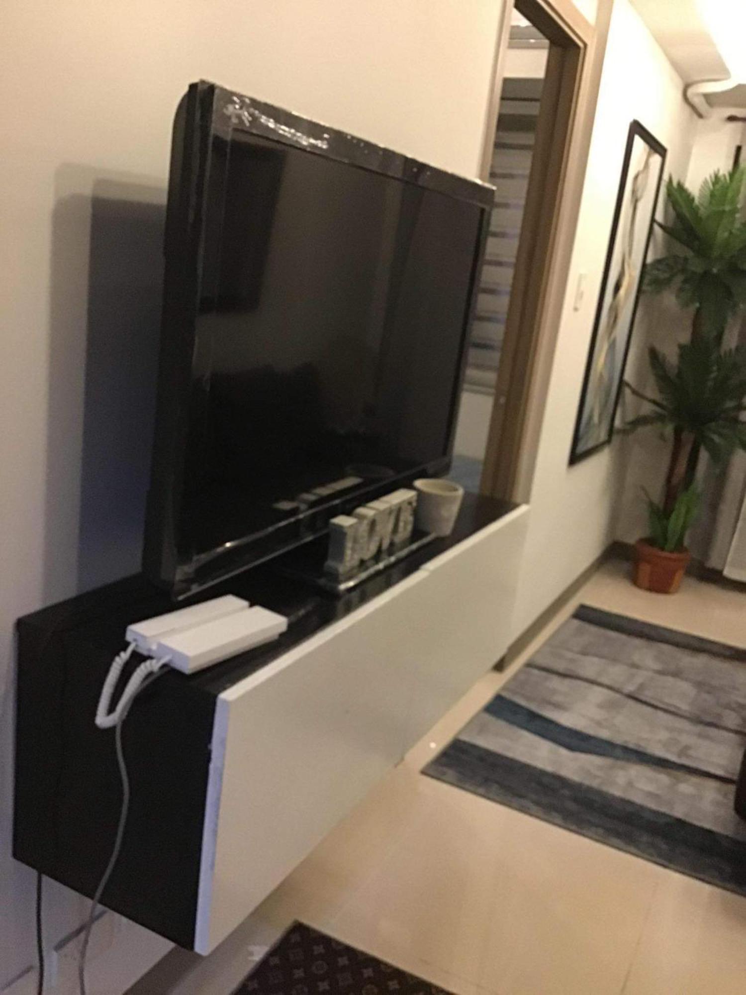 1br With Balcony Condotel In Moa Complex, Entertainment City, Near Naia, Free Wifi, Netflix * Manila