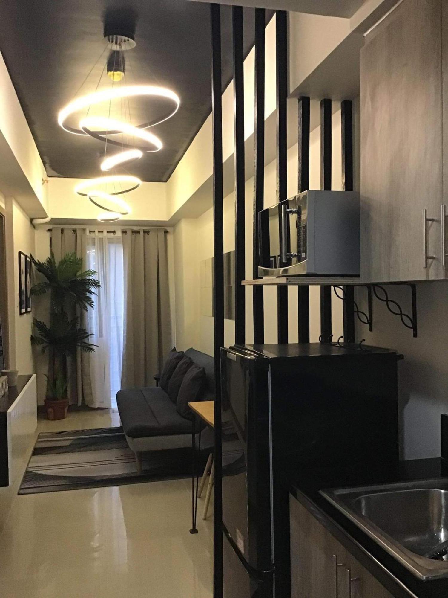 1br With Balcony Condotel In Moa Complex, Entertainment City, Near Naia, Free Wifi, Netflix Manila