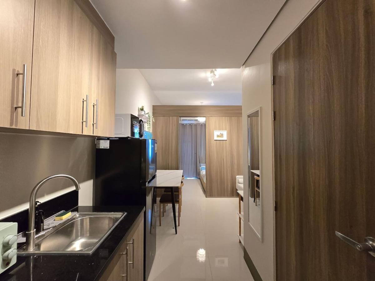 Apartment 1br Unit Condotel W Balcony Fame Residences -fm46 Manila