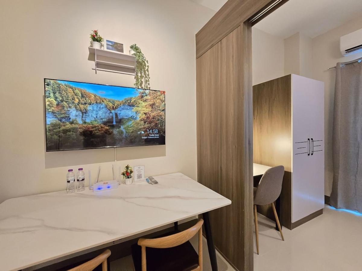 1br Unit Condotel W Balcony Fame Residences -fm46 * Manila