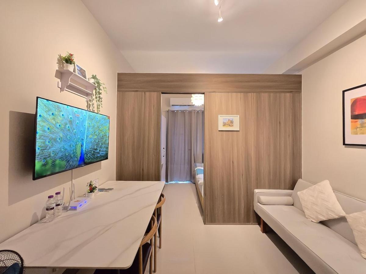 1br Unit Condotel W Balcony Fame Residences -fm46 * Manila