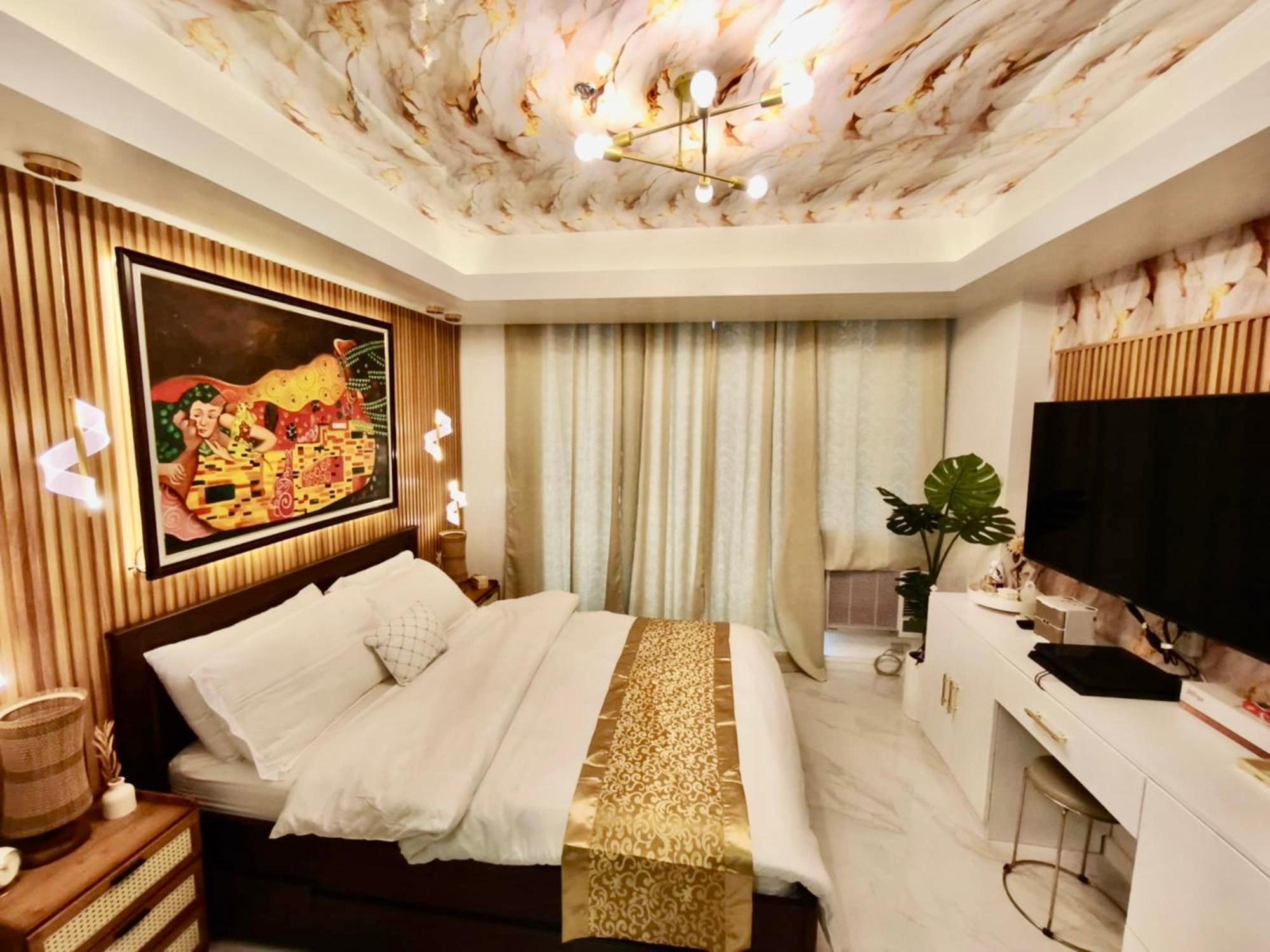 Apartment Paris Hilton
