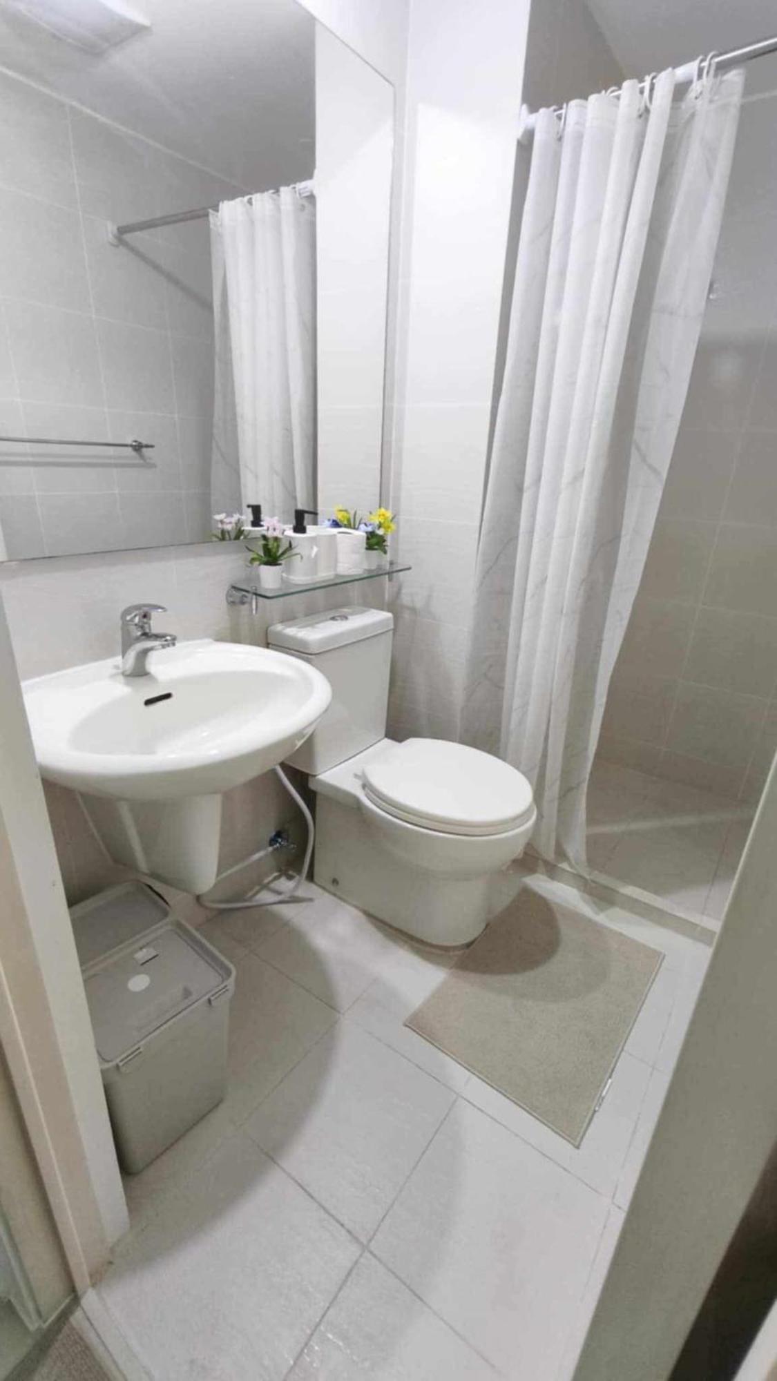 Casa Elisha Azure Urban Staycation Apartment Manila