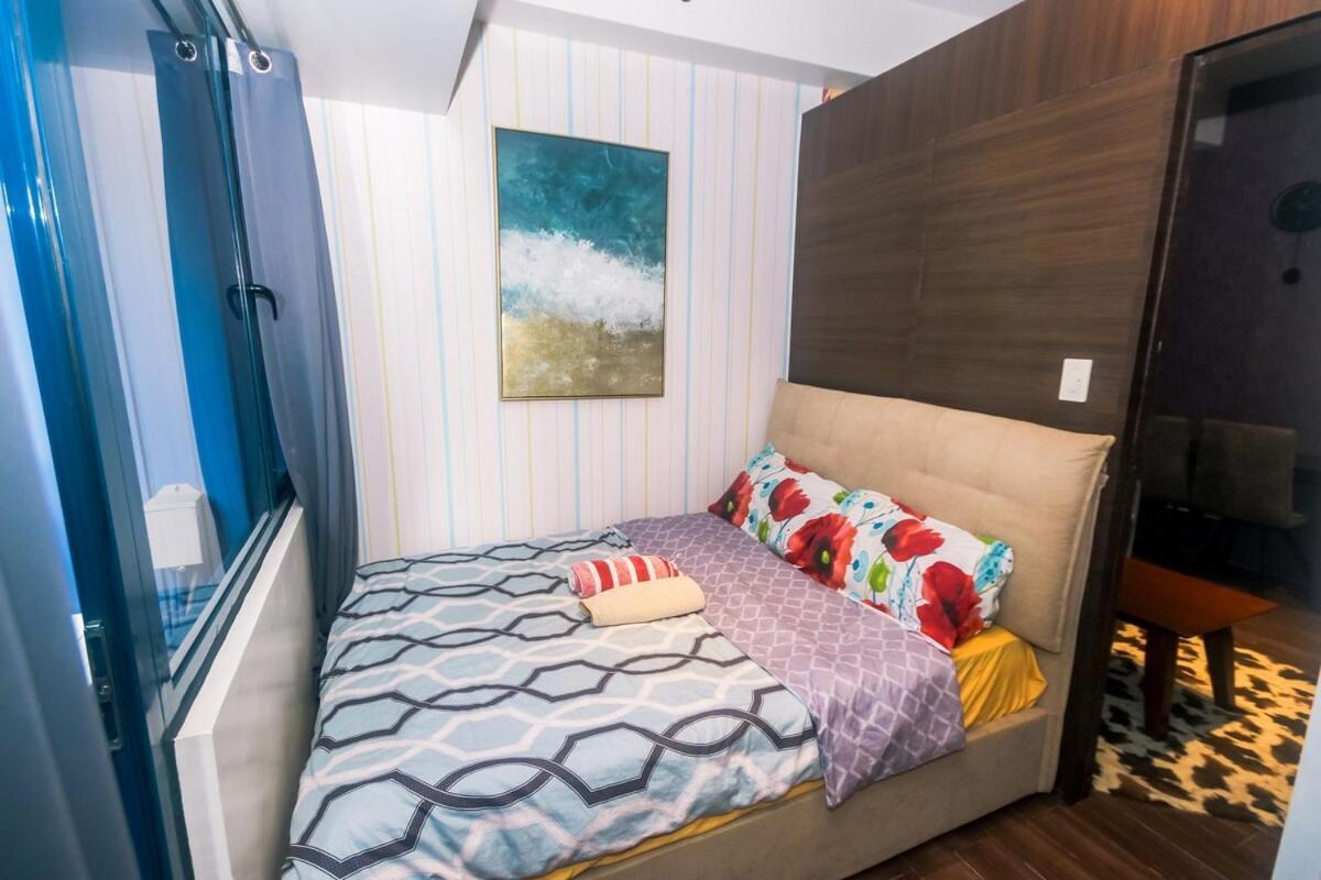 Air Snuggle In Style 1 Bedroom Makati Swim Gym Park Surf 300 Mb *