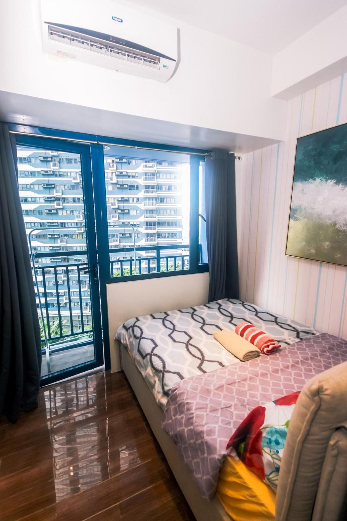 Air Snuggle In Style 1 Bedroom Makati Swim Gym Park Surf 300 Mb