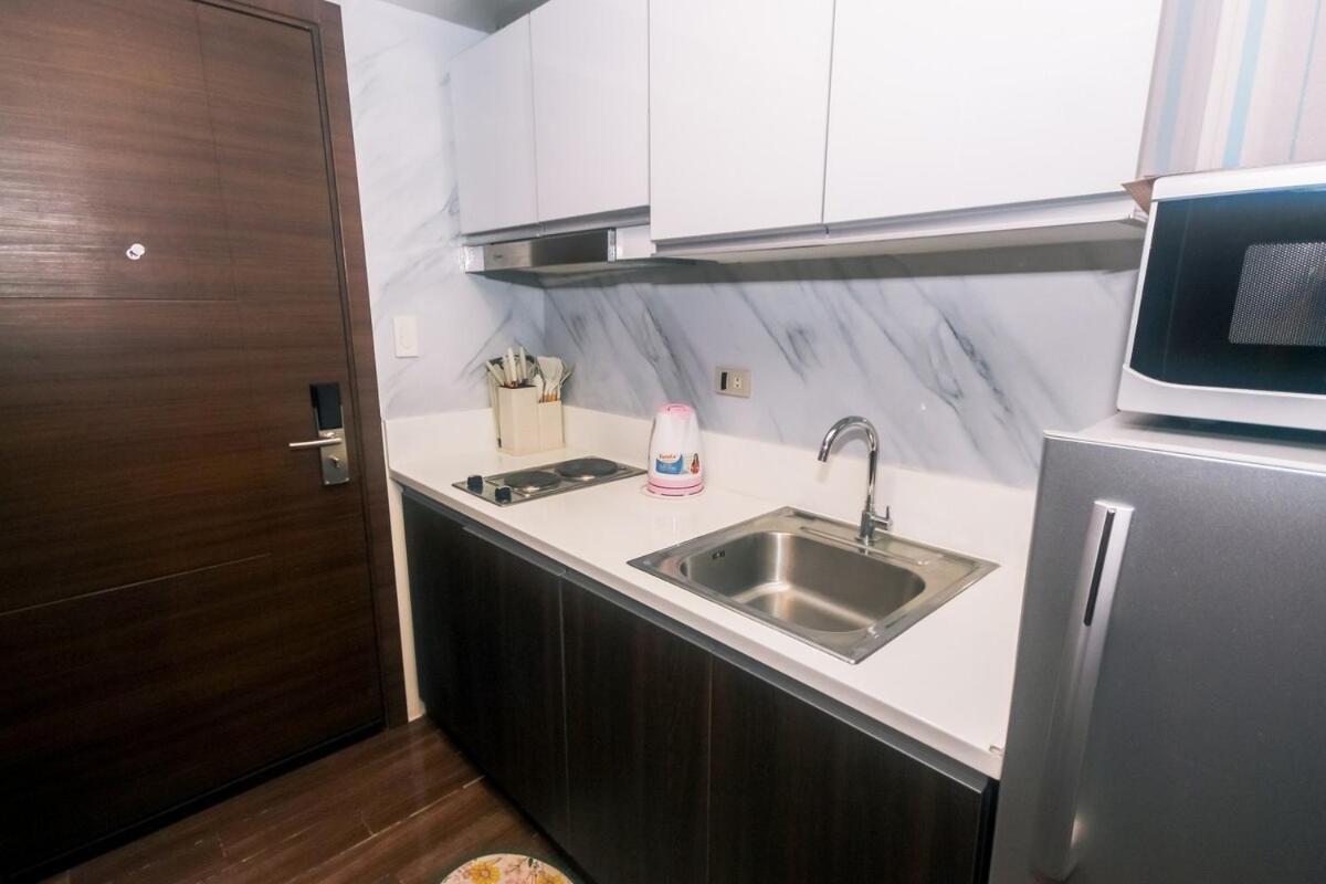 Apartment Air Snuggle In Style 1 Bedroom Makati Swim Gym Park Surf 300 Mb