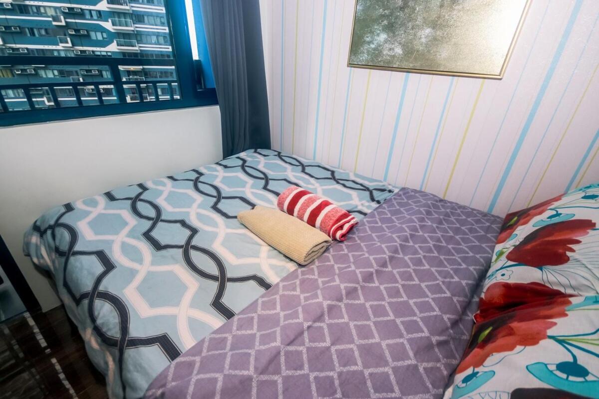 Air Snuggle In Style 1 Bedroom Makati Swim Gym Park Surf 300 Mb Apartment Manila