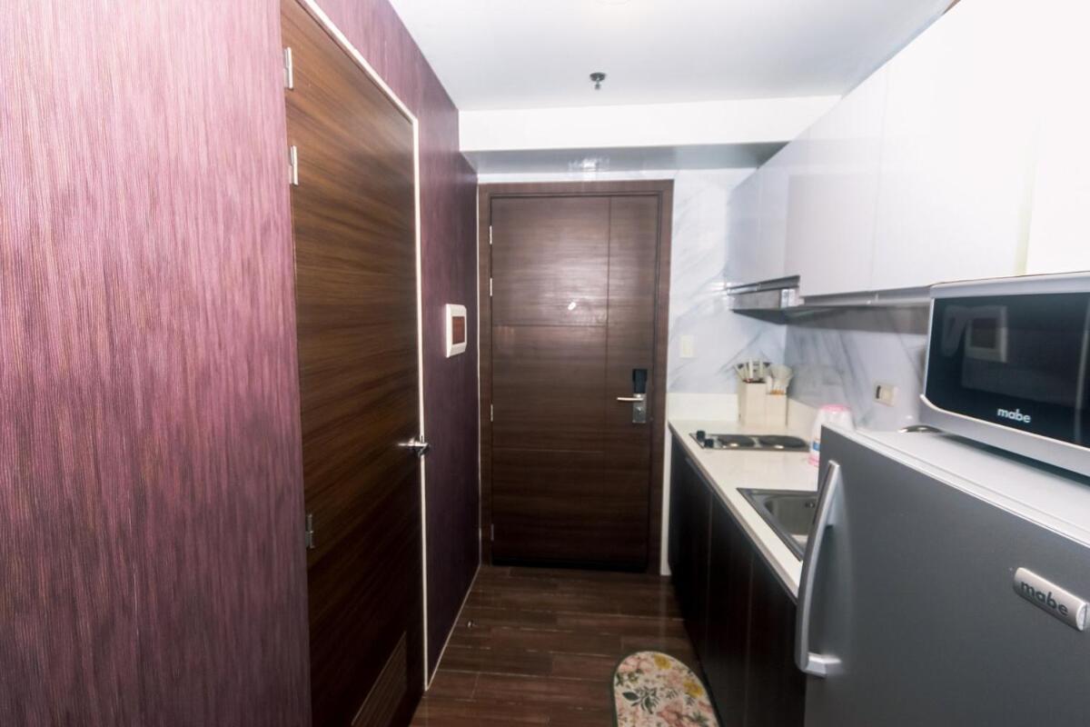 Apartment Air Snuggle In Style 1 Bedroom Makati Swim Gym Park Surf 300 Mb