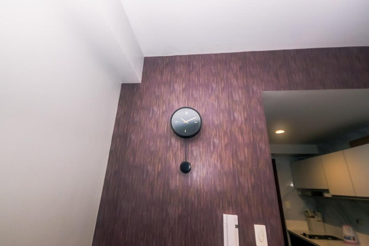 Air Snuggle In Style 1 Bedroom Makati Swim Gym Park Surf 300 Mb Apartment *