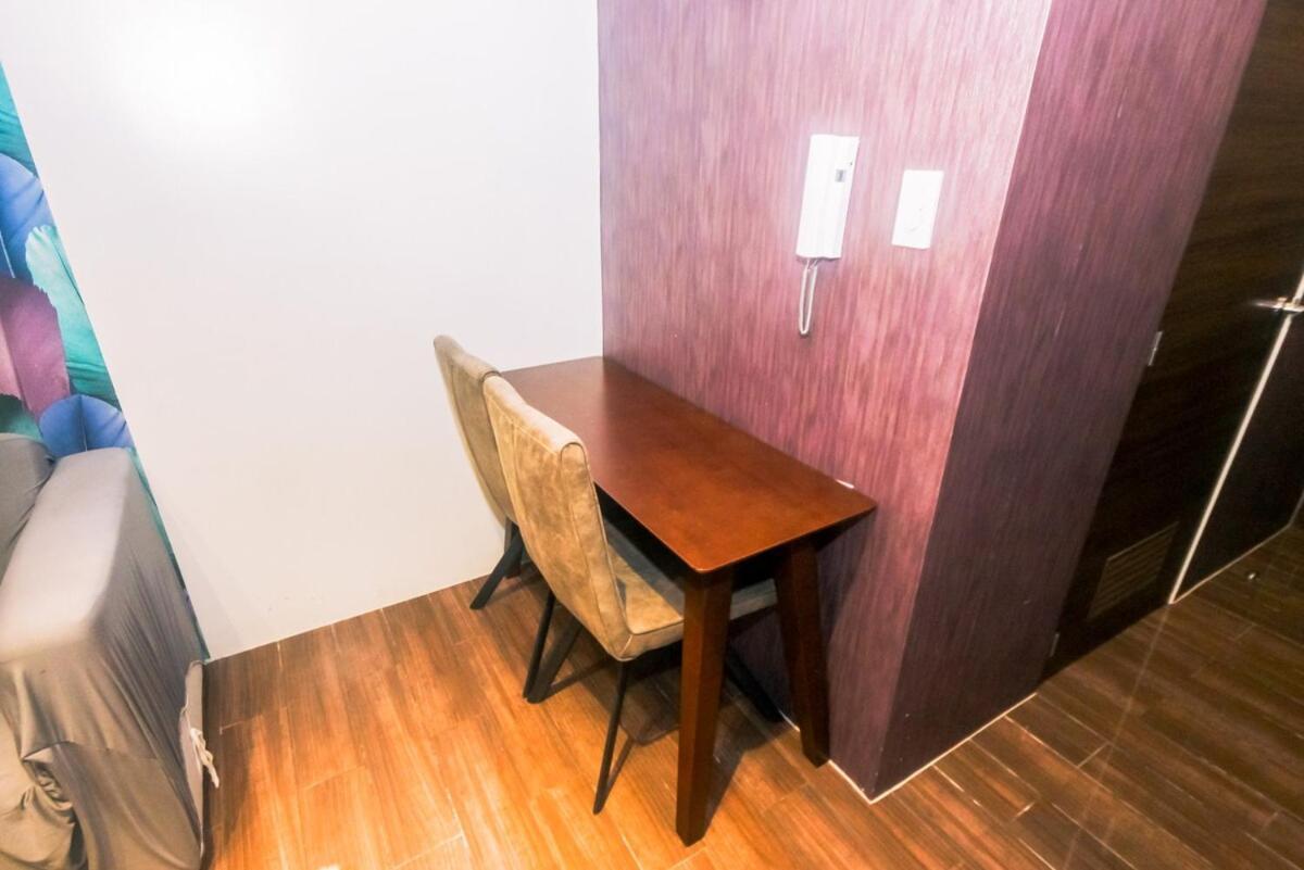 Apartment Air Snuggle In Style 1 Bedroom Makati Swim Gym Park Surf 300 Mb Manila