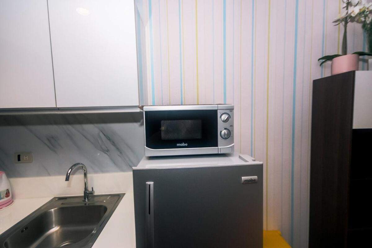 Apartment Air Snuggle In Style 1 Bedroom Makati Swim Gym Park Surf 300 Mb *