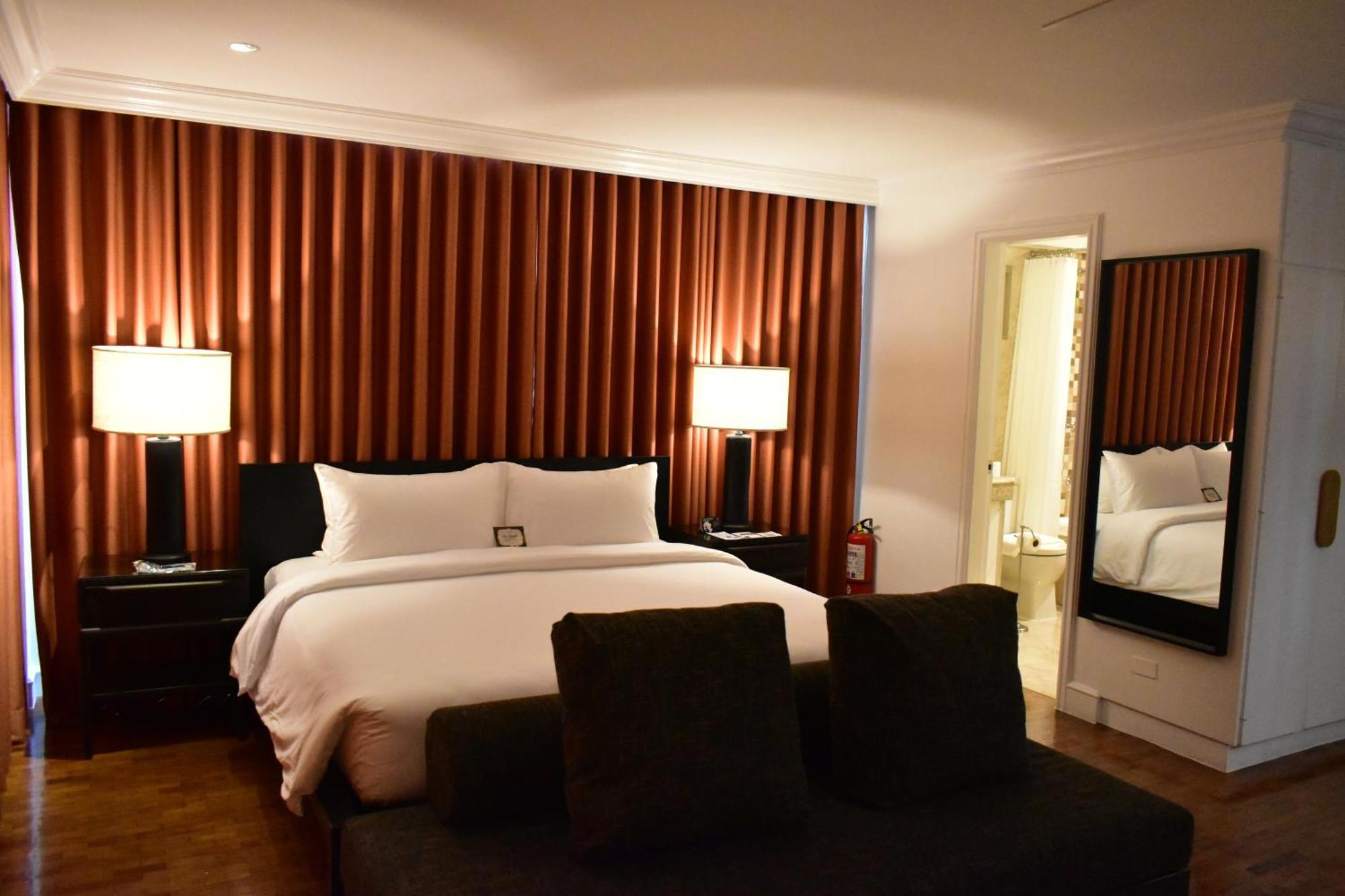 Hotel The Henry Miranila Quezon *