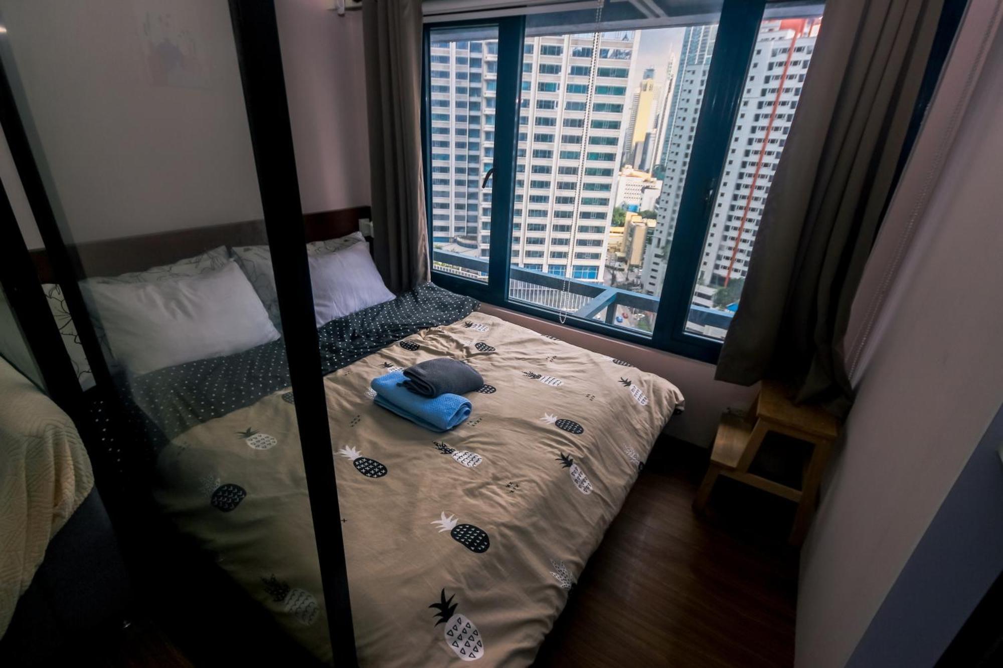 Traveler's Playground Makati Gym Swim Park Interrnet 300 Mb Apartment