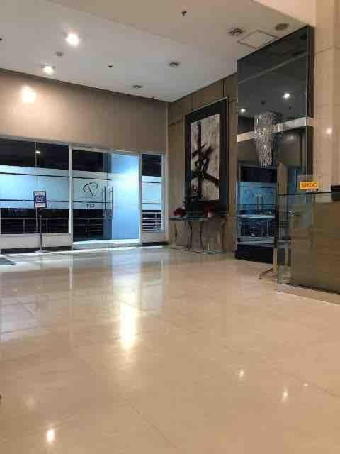 Modern Comfort Living! Netflix Ready Apartment Manila