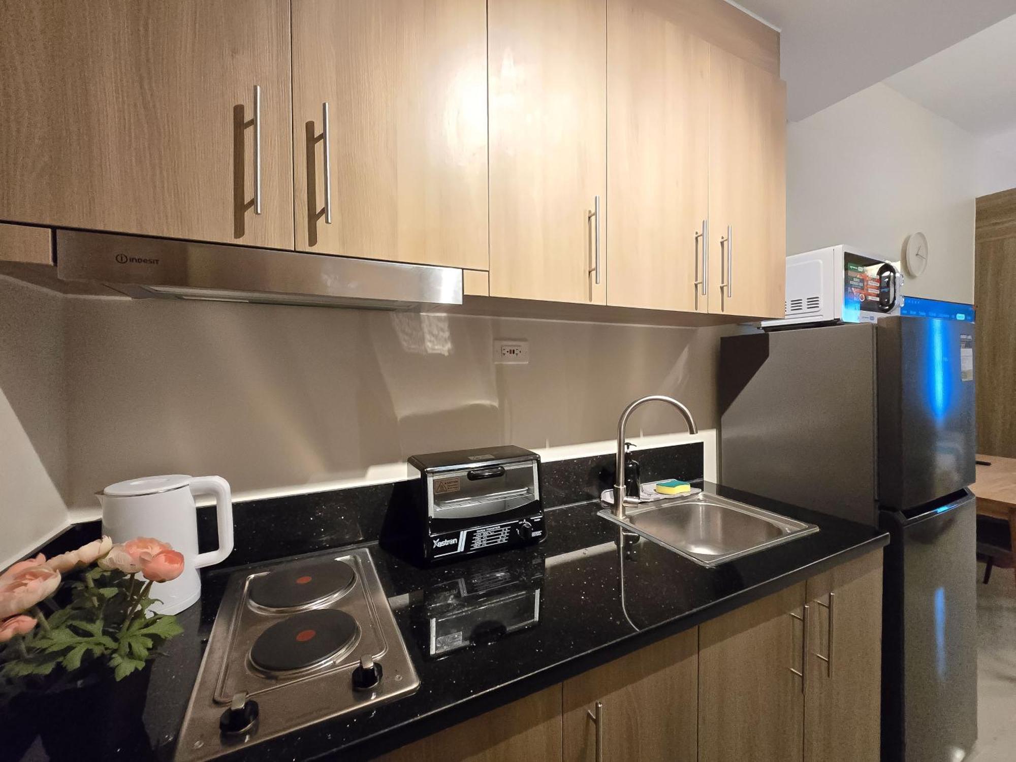 Hotel 1br Unit Condotel W Balcony Fame Residences #fm64 Manila