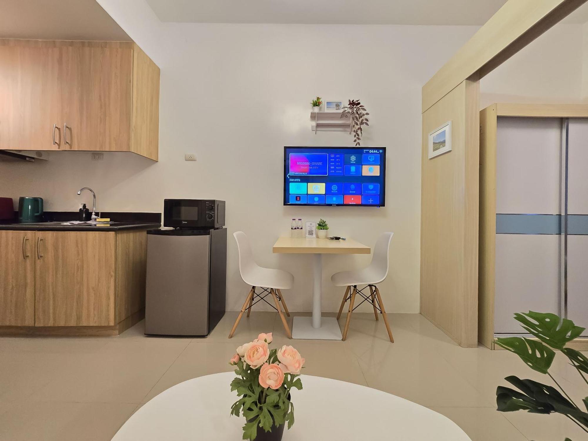 1br Condotel W Balcony Sm Light Residences #lt12 Hotel
