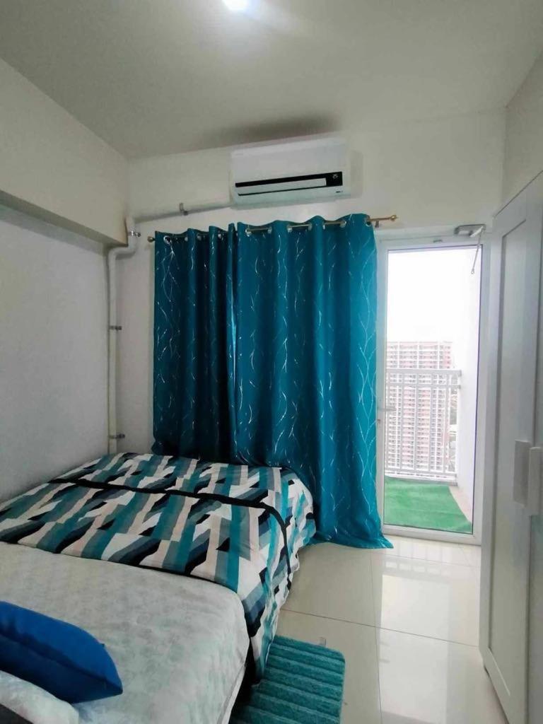 Smdc Breeze Residences In Front Of Picc And Starcity Near Moa And Airport Bay And View Aparthotel Manila