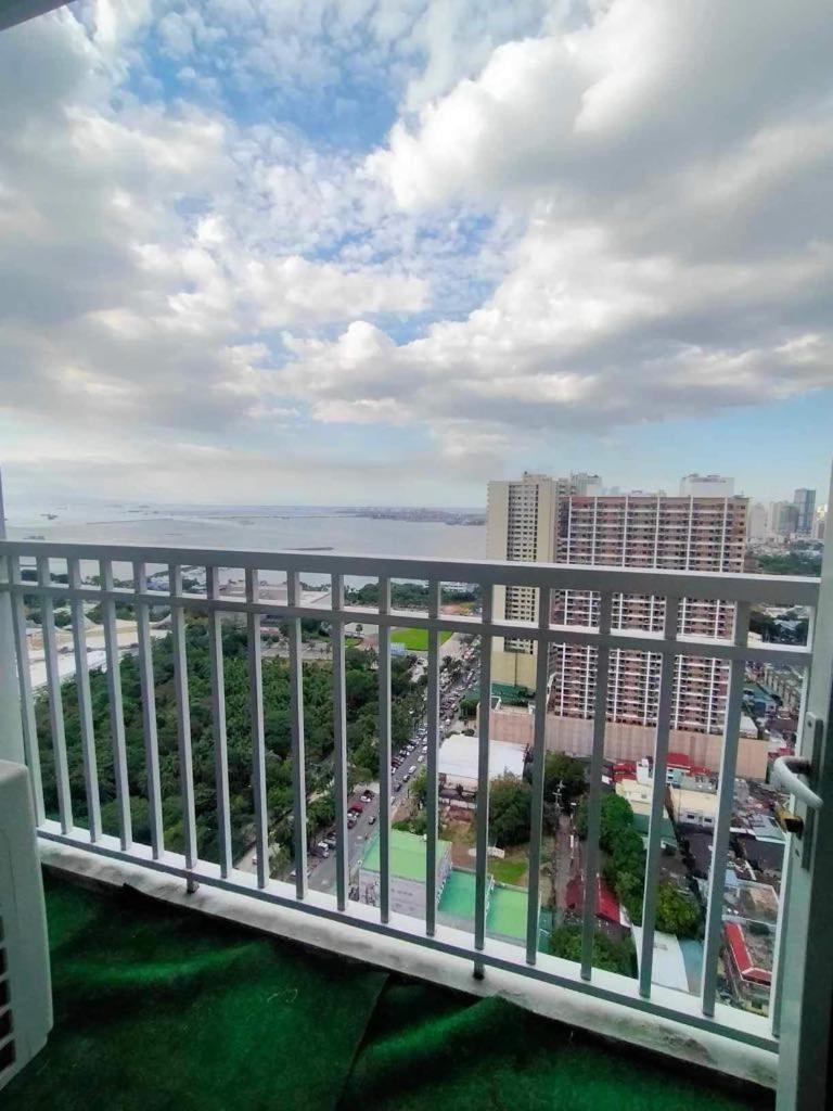 Aparthotel Smdc Breeze Residences In Front Of Picc And Starcity Near Moa And Airport Bay And View