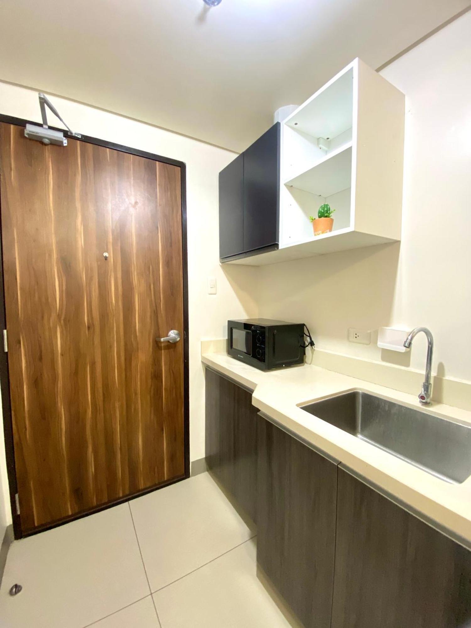 Staycation In Timog Quezon Ciity Near Tomas Morato And Gma 7 Aparthotel