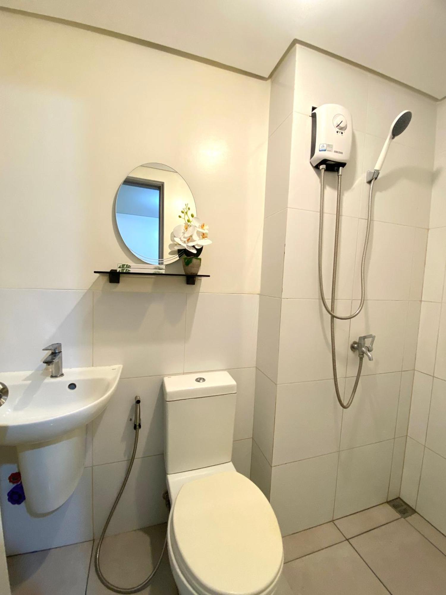 Staycation In Timog Quezon Ciity Near Tomas Morato And Gma 7 Aparthotel