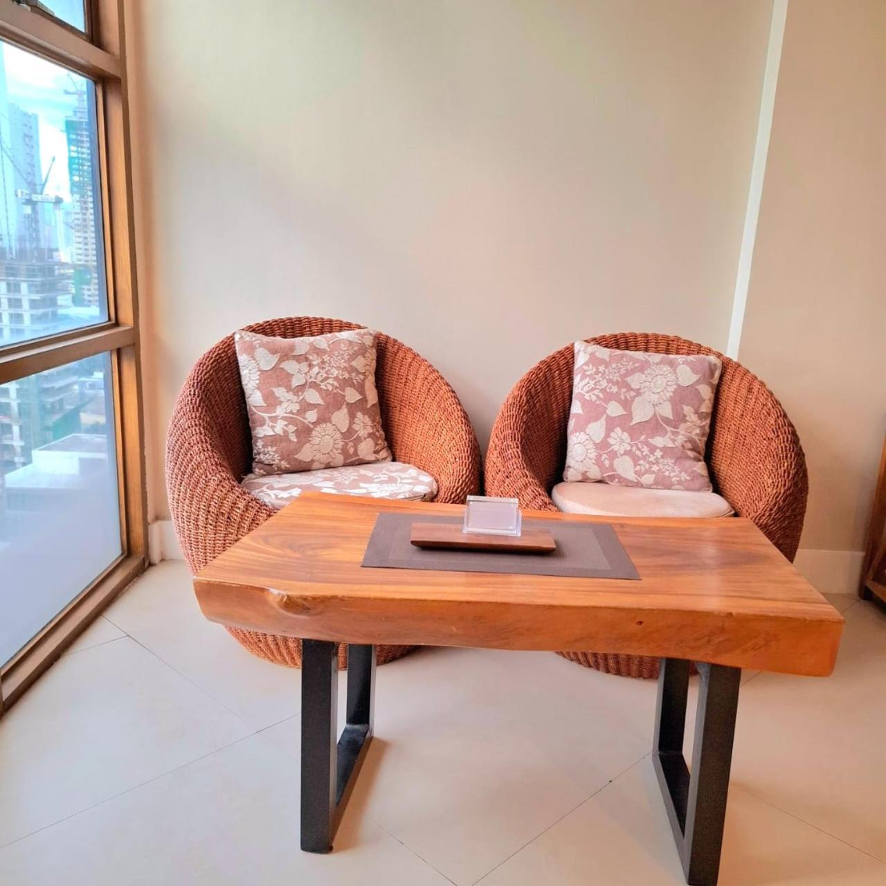 Bayview Luxury Condos: Poolside Balcony Retreats Manila