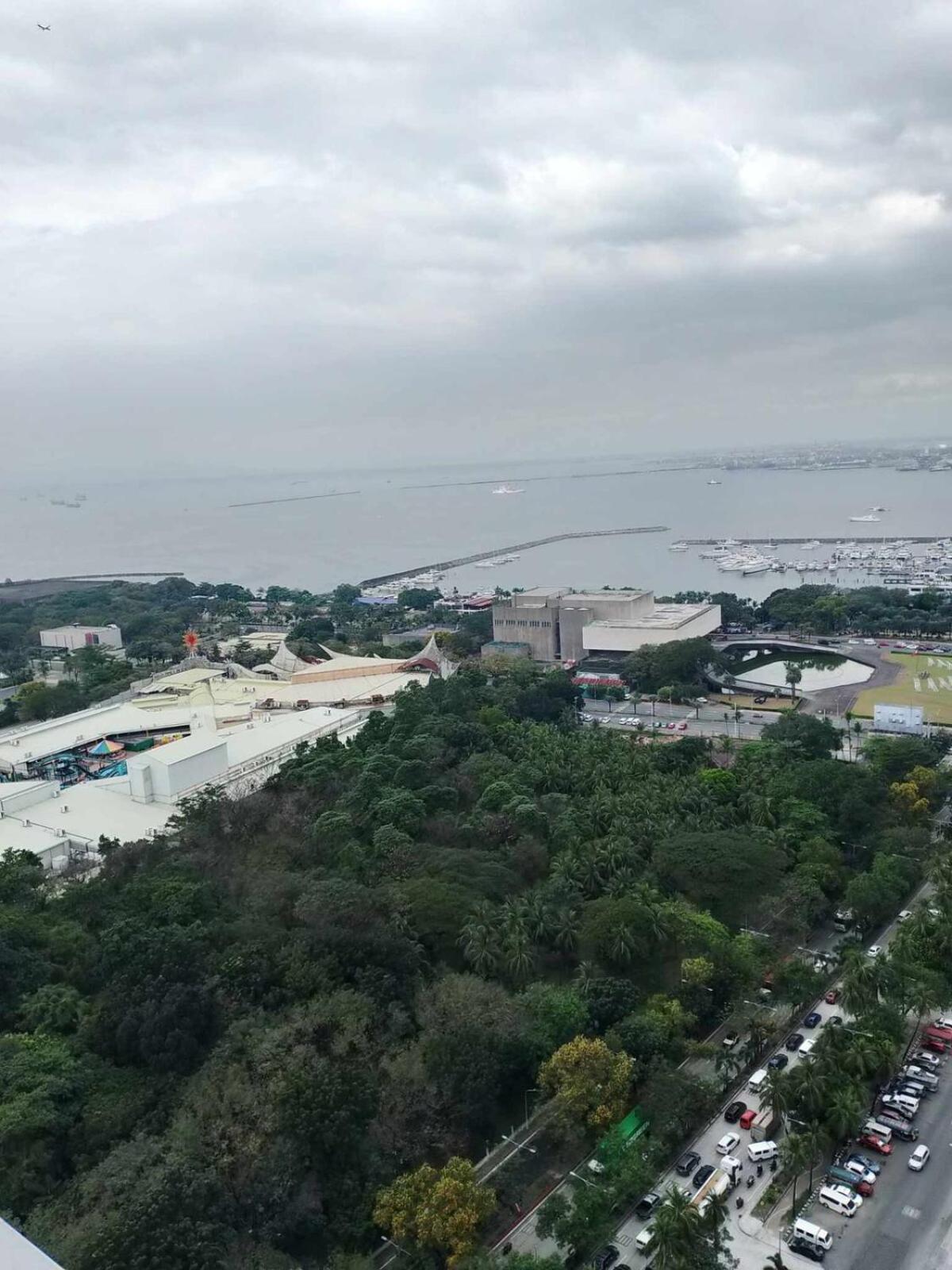 Apartment Affordable Unit Near Moa Walking Distance To Picc