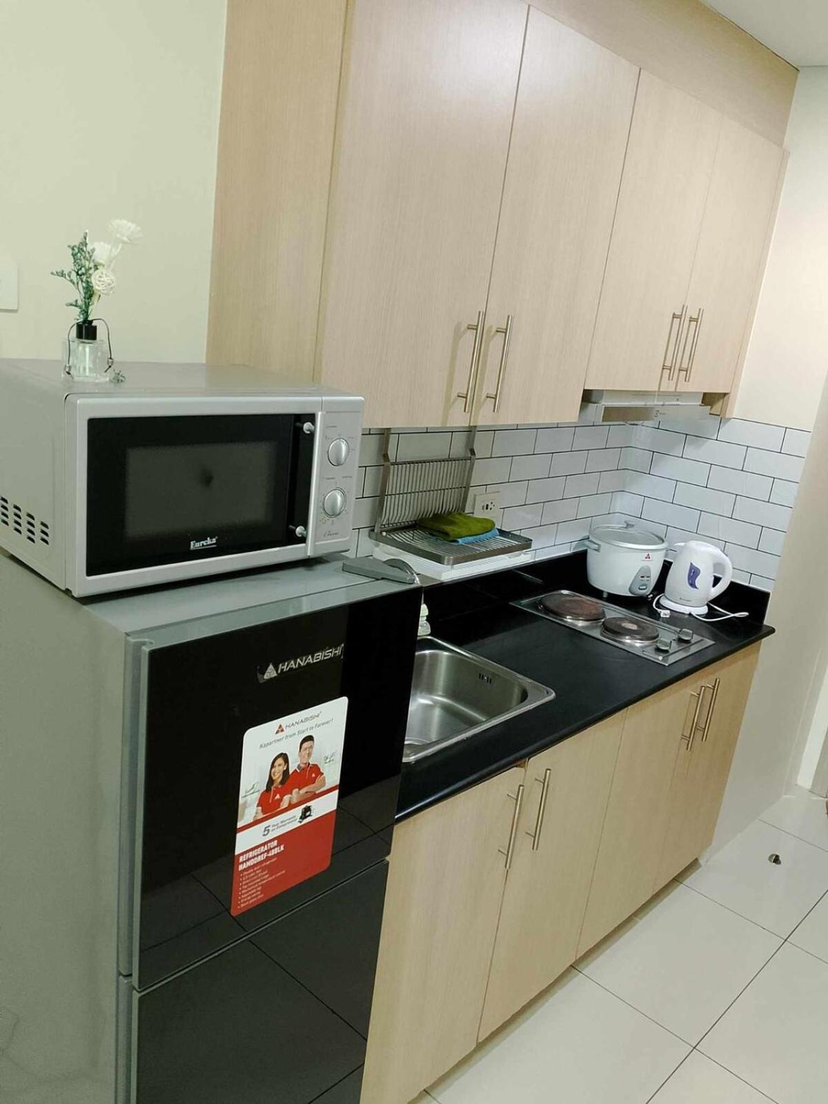 Affordable Unit Near Moa Walking Distance To Picc *