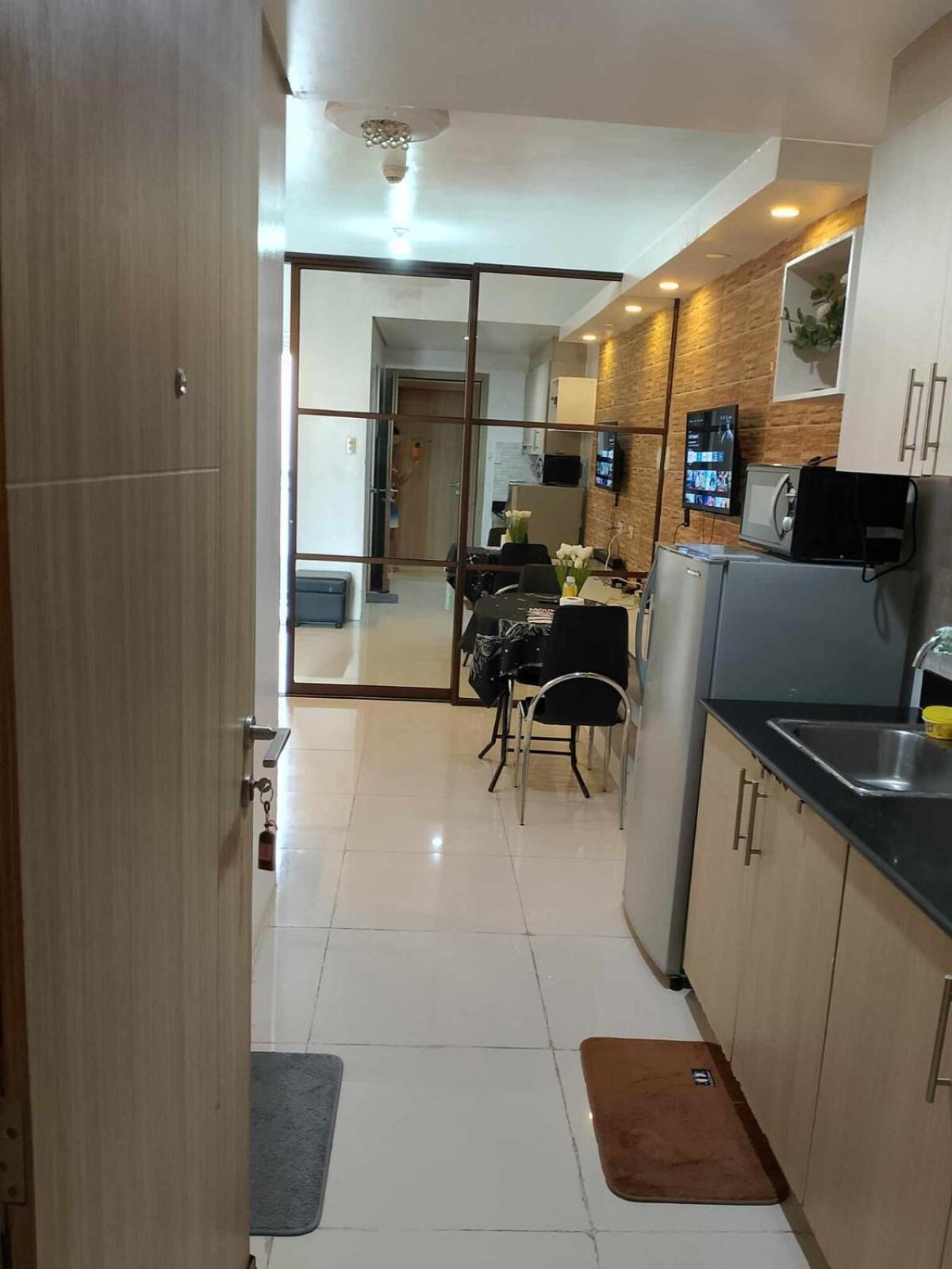 Affordable Unit Near Moa Walking Distance To Picc Apartment Manila