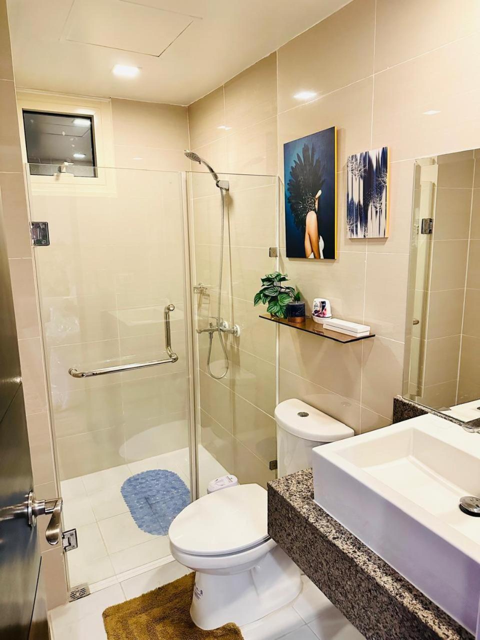 We Vibe, 81 Newport Blvd Across Naia 3 Aparthotel Manila