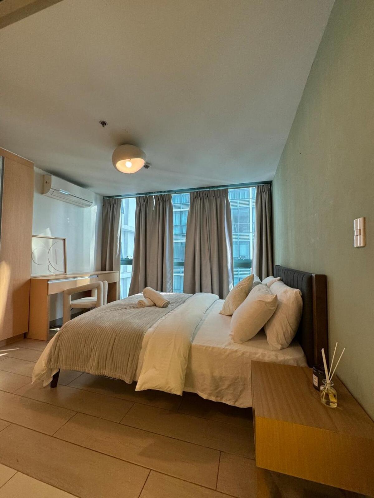 Modern Classic 1 Bedroom In Uptown Bgc