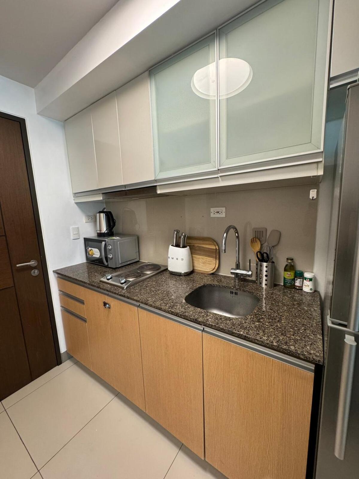 Modern Classic 1 Bedroom In Uptown Bgc *