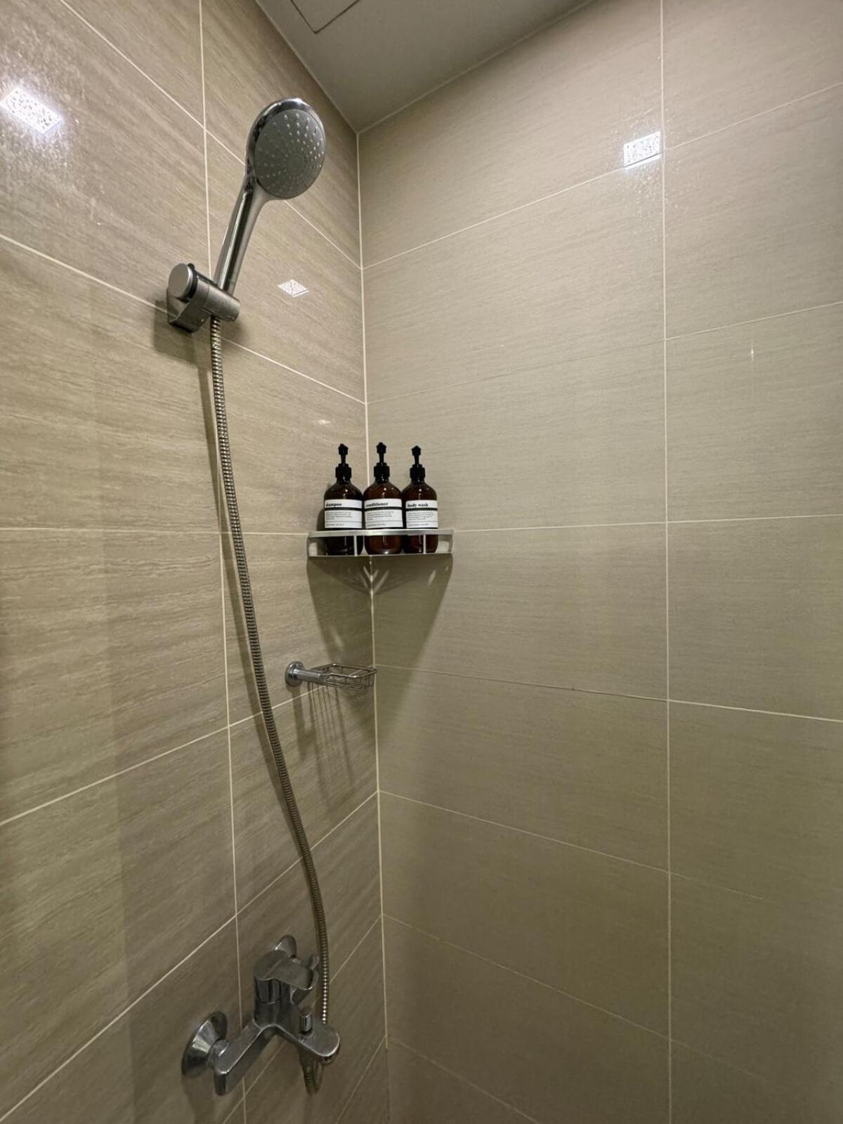 Modern Classic 1 Bedroom In Uptown Bgc Apartment Manila
