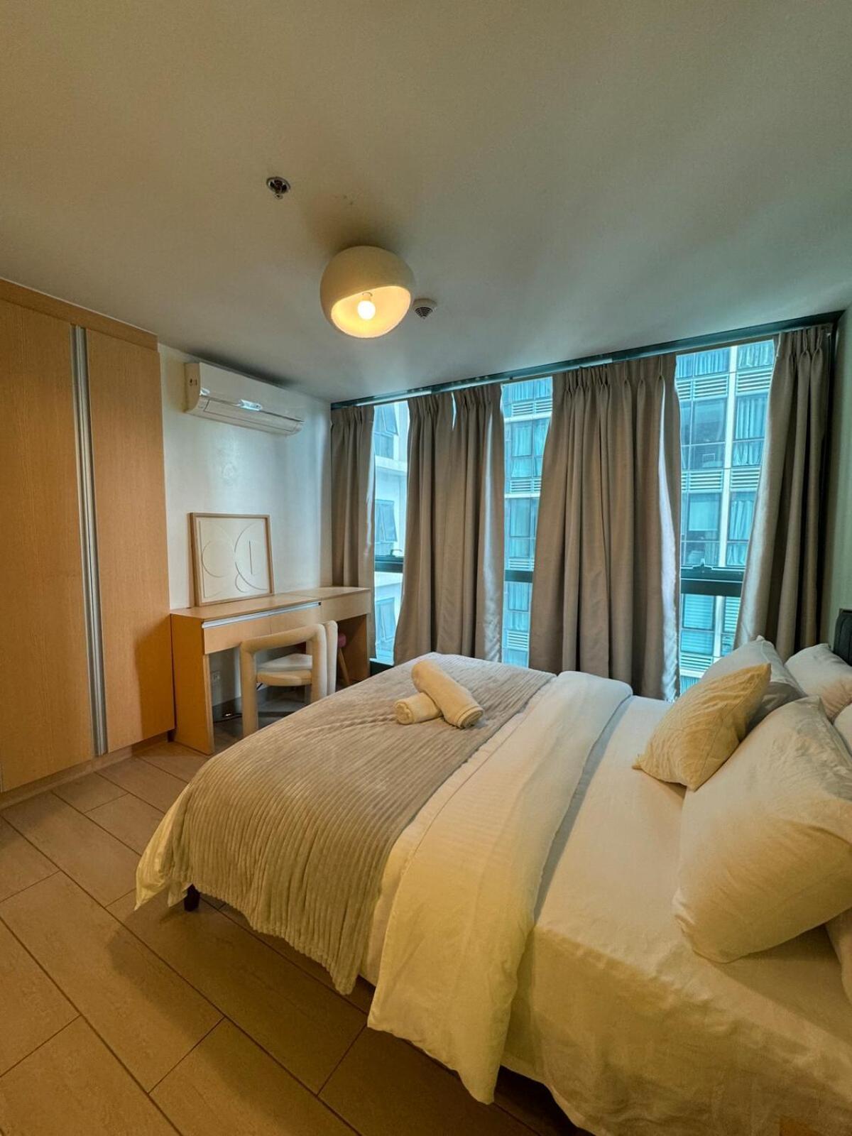 Modern Classic 1 Bedroom In Uptown Bgc * Manila
