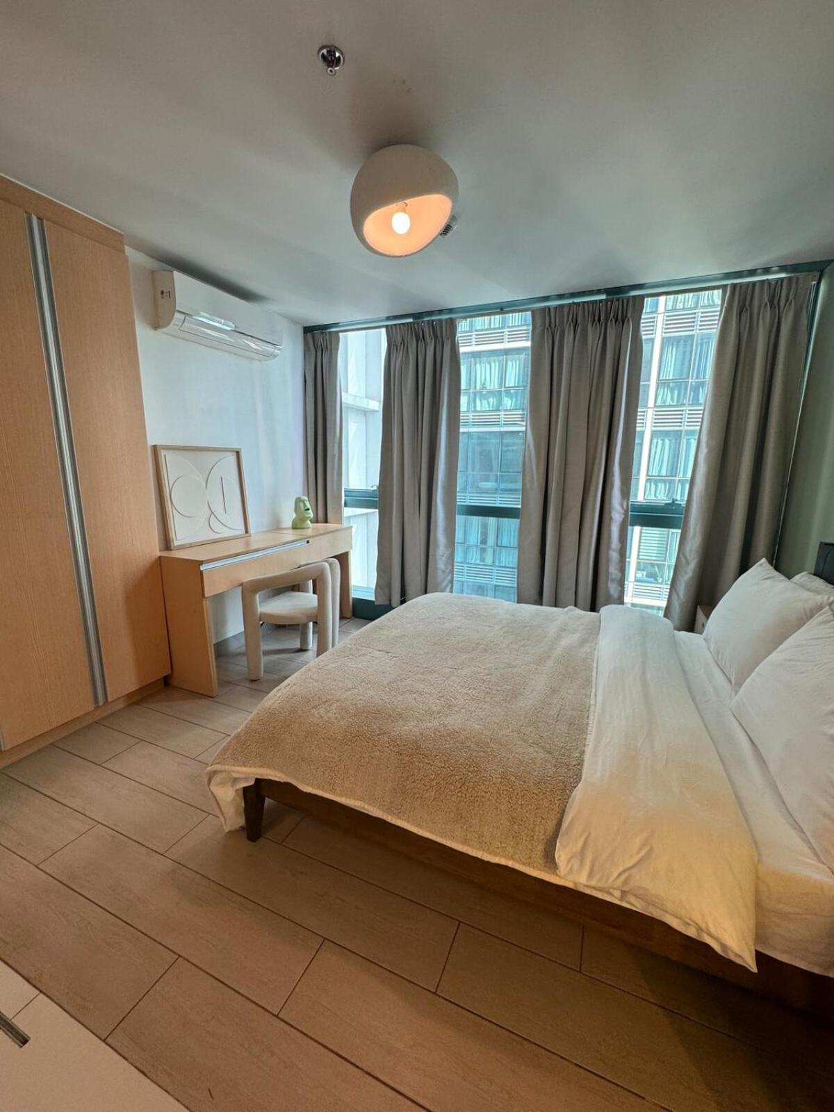 Modern Classic 1 Bedroom In Uptown Bgc *