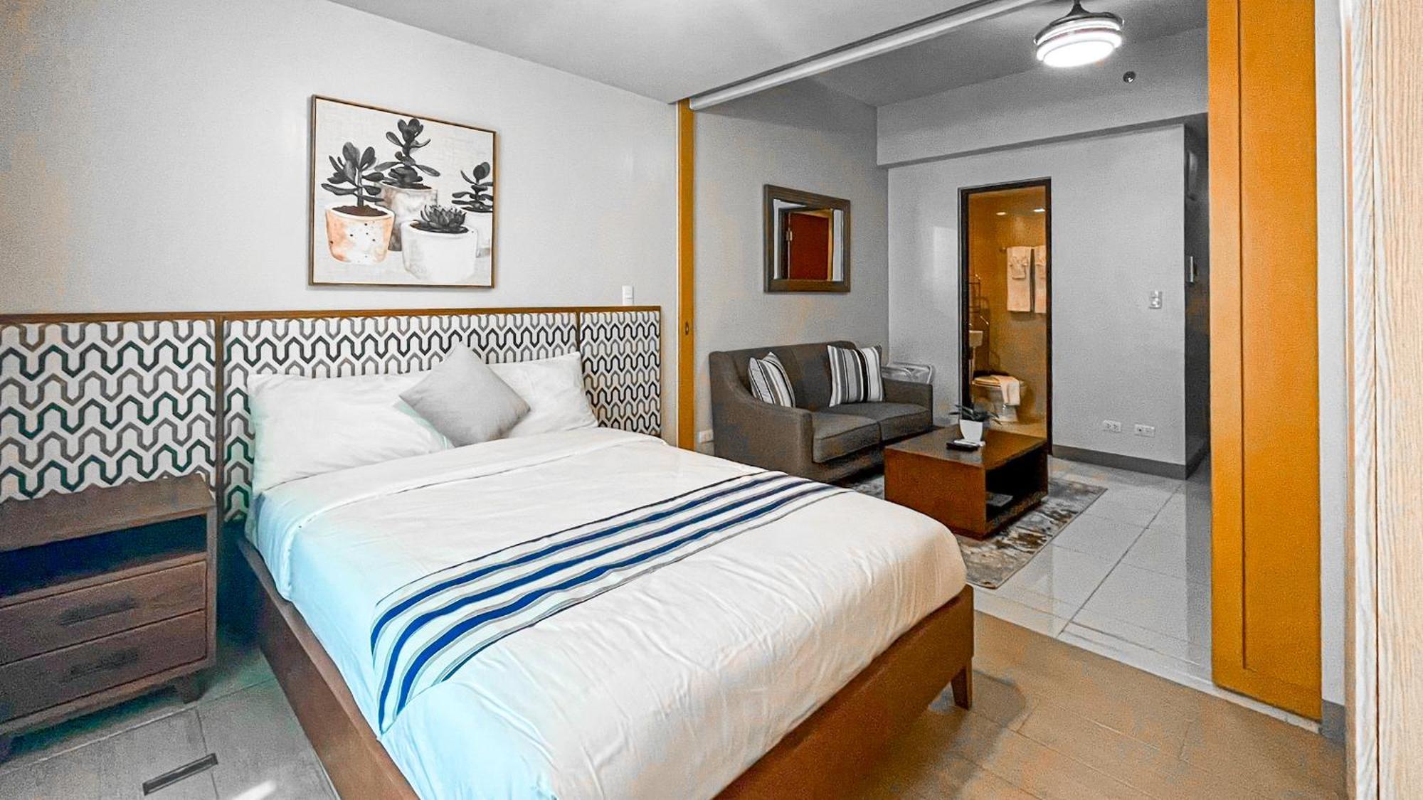 Full-serviced Residential In One Uptown Residences, Bgc Aparthotel Manila