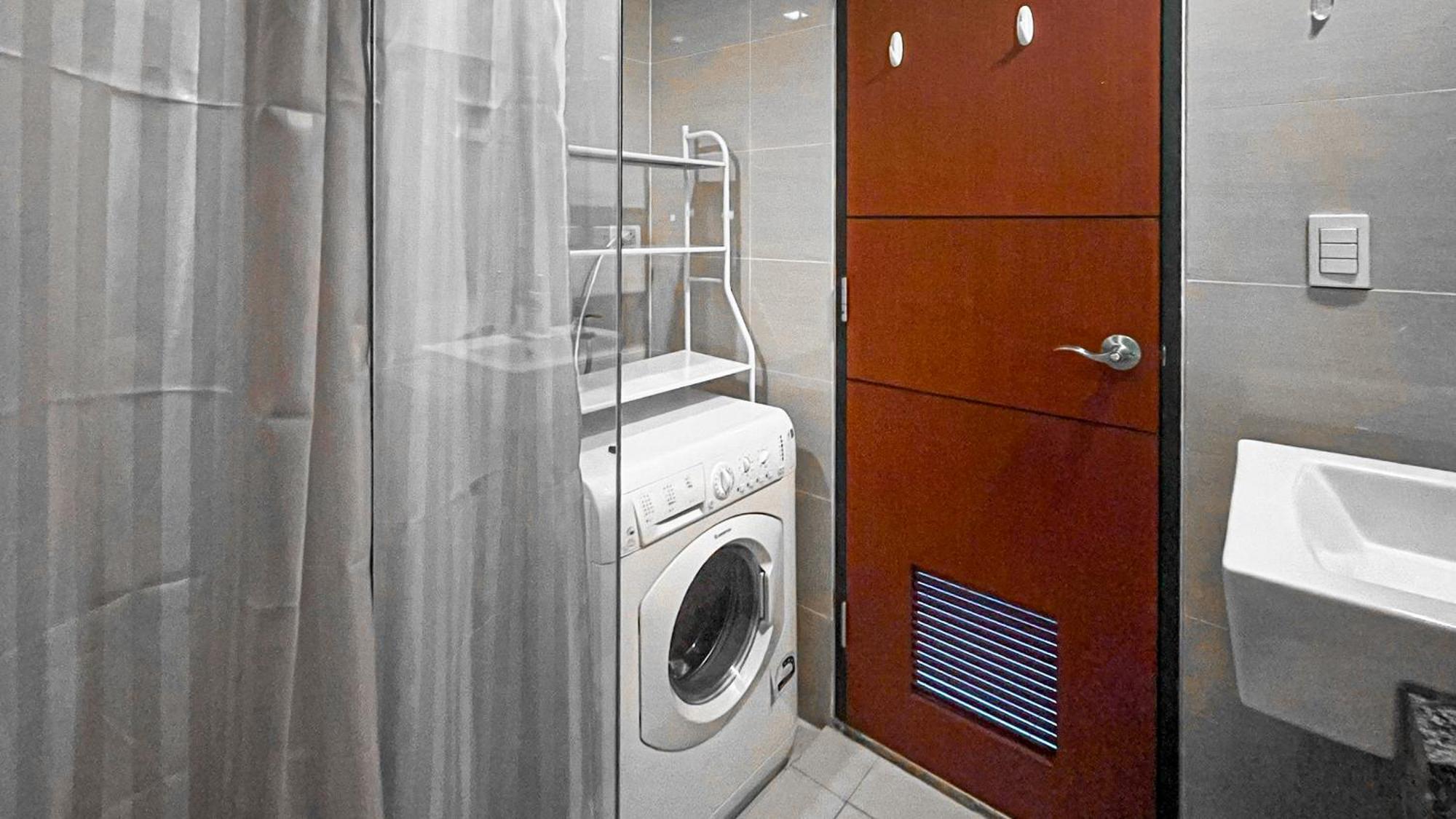 Full-serviced Residential In One Uptown Residences, Bgc * Manila