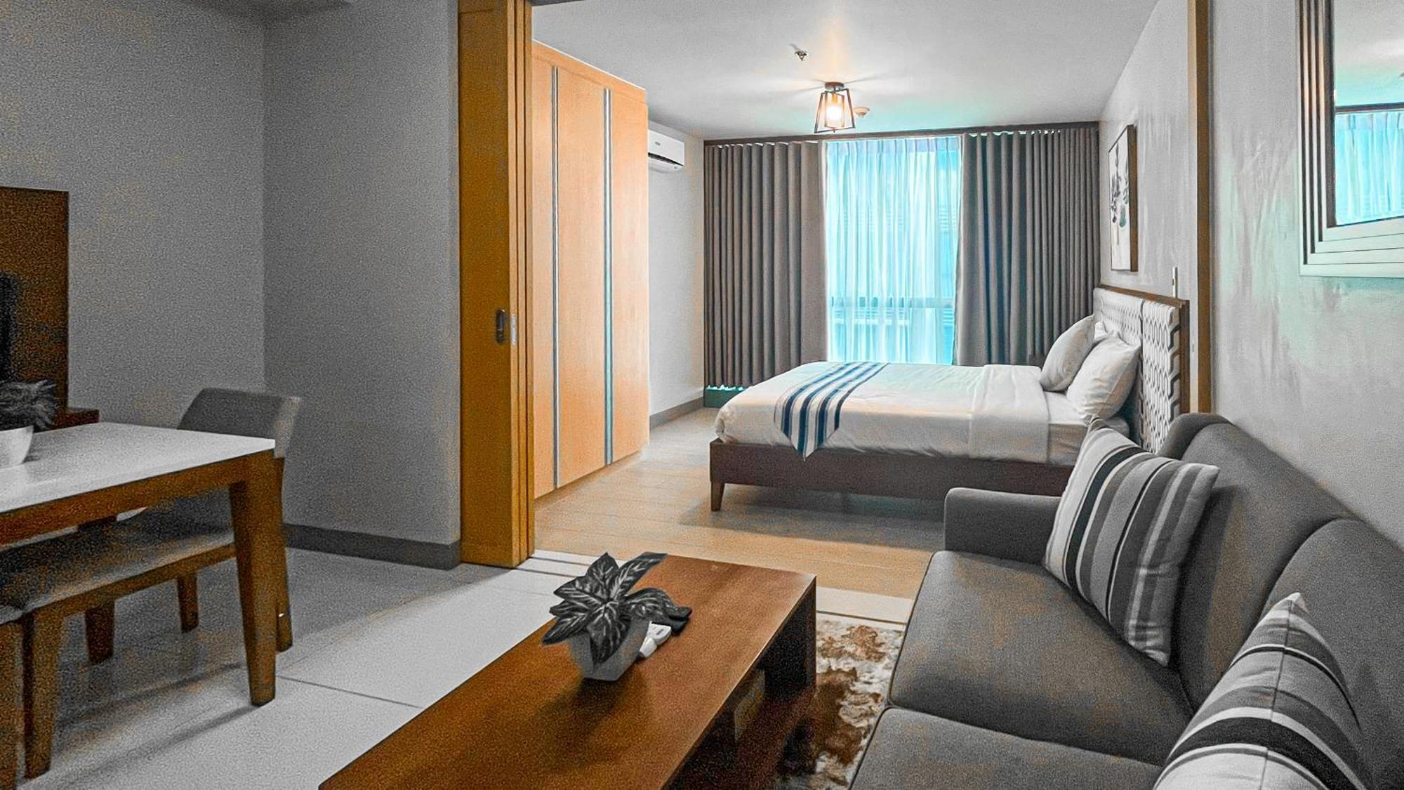 Aparthotel Full-serviced Residential In One Uptown Residences, Bgc *