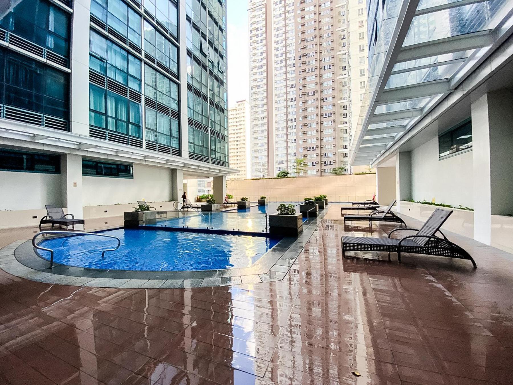 Aparthotel Full-serviced Residential In One Uptown Residences, Bgc Manila