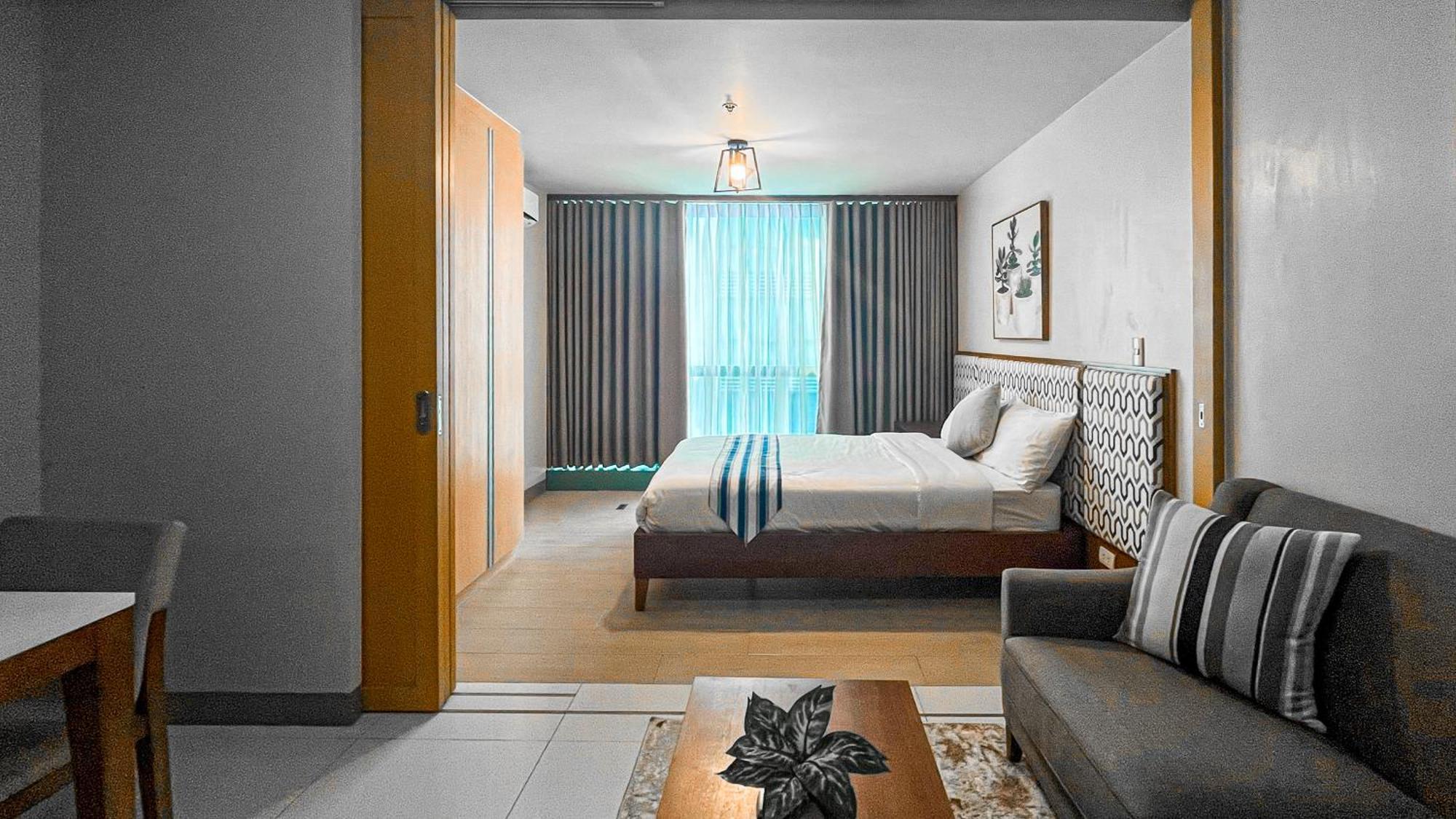 Full-serviced Residential In One Uptown Residences, Bgc * Manila