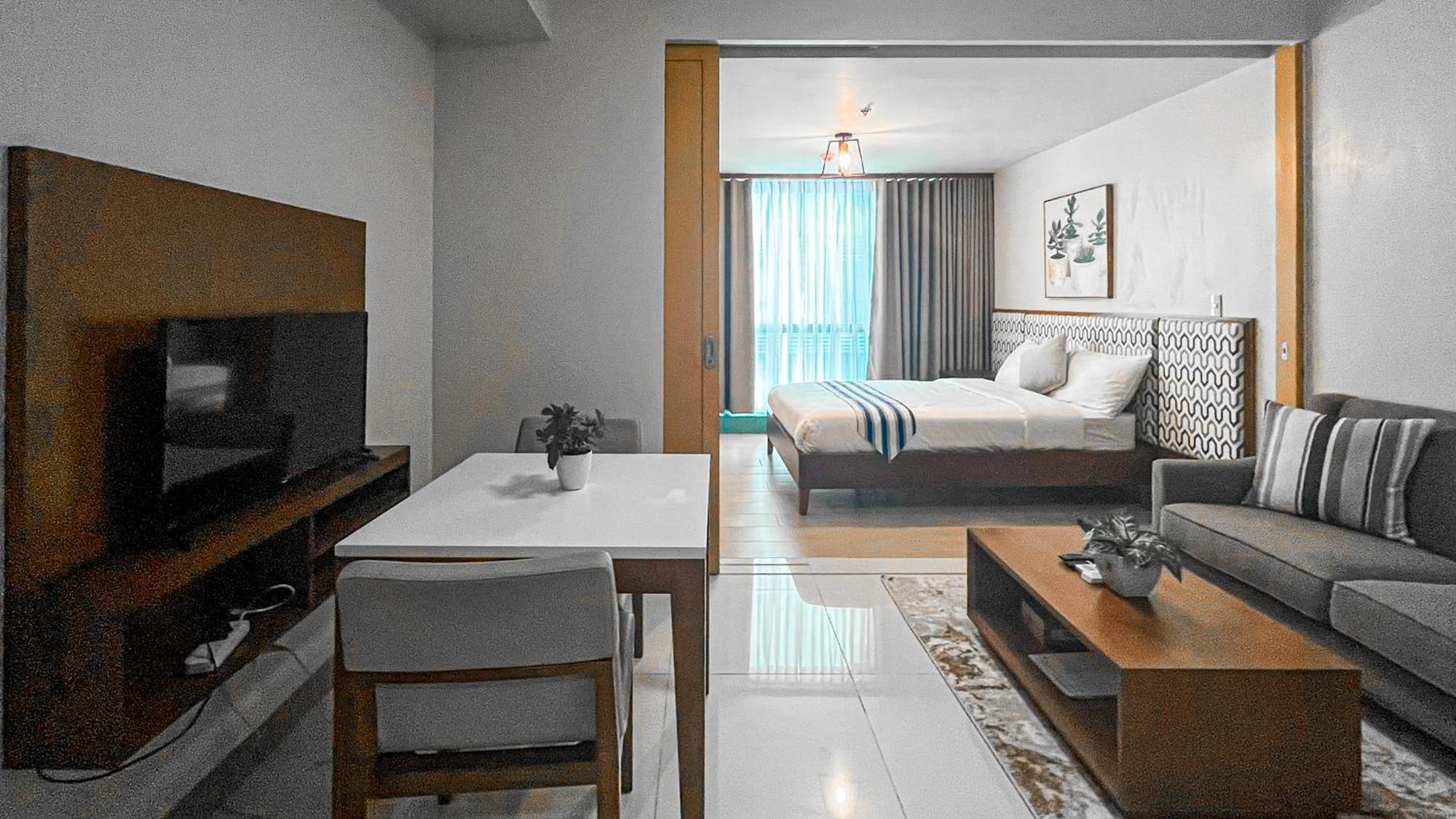 Full-serviced Residential In One Uptown Residences, Bgc Aparthotel Manila
