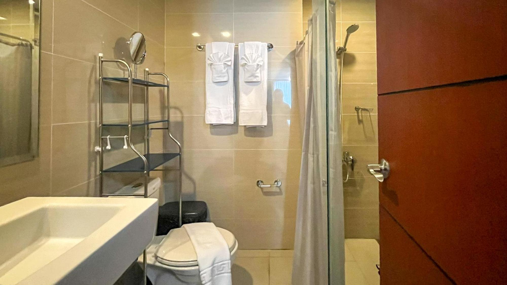 Full-serviced Residential In One Uptown Residences, Bgc *