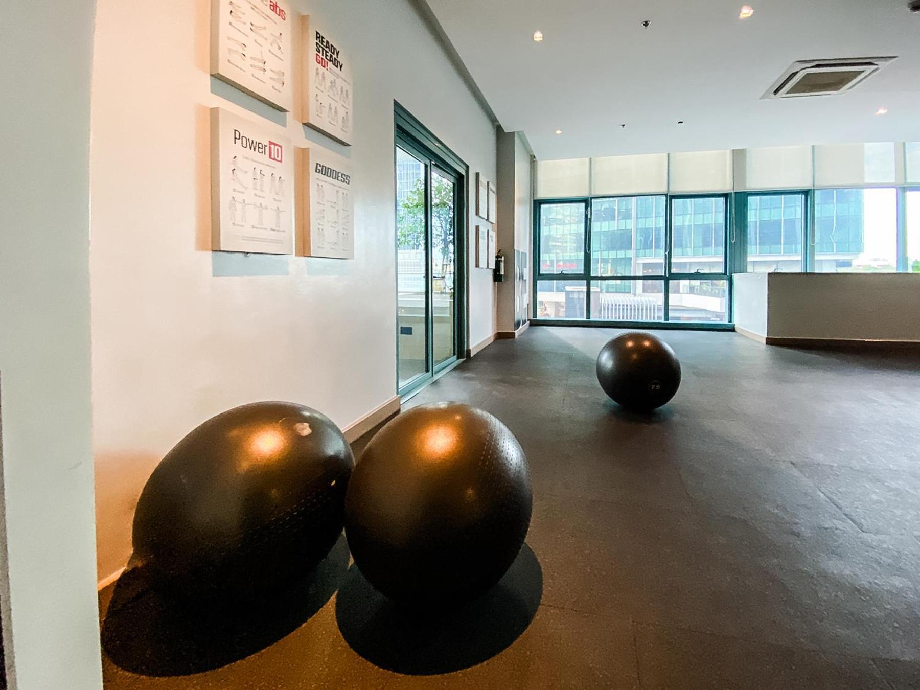 Full-serviced Residential In One Uptown Residences, Bgc *