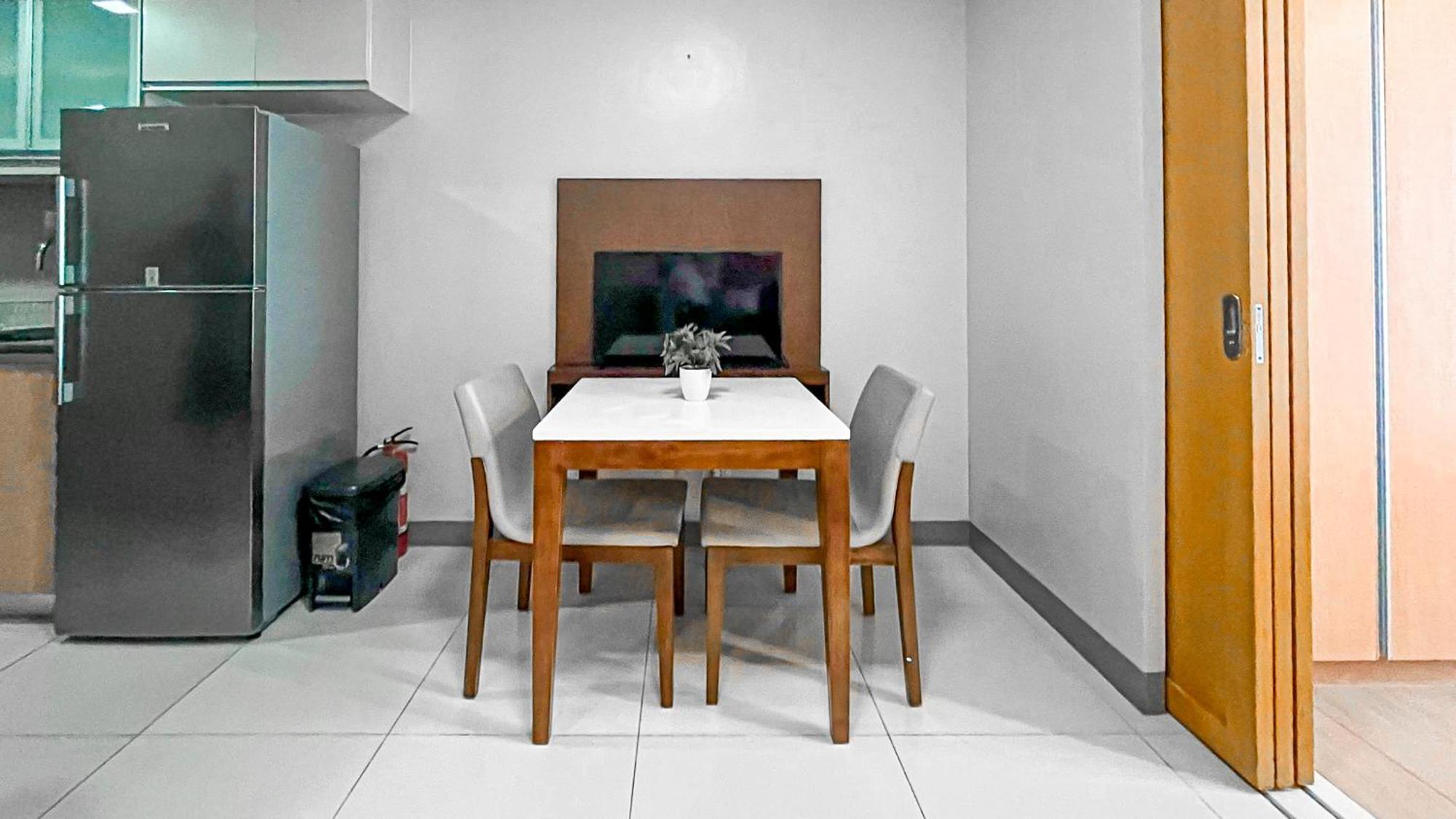 Full-serviced Residential In One Uptown Residences, Bgc * Manila