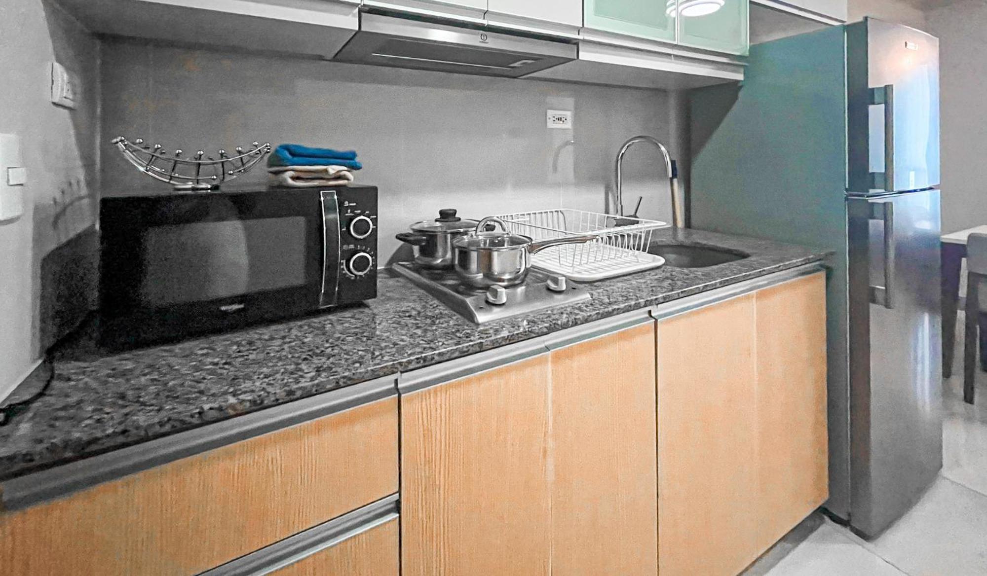 Full-serviced Residential In One Uptown Residences, Bgc Aparthotel Manila