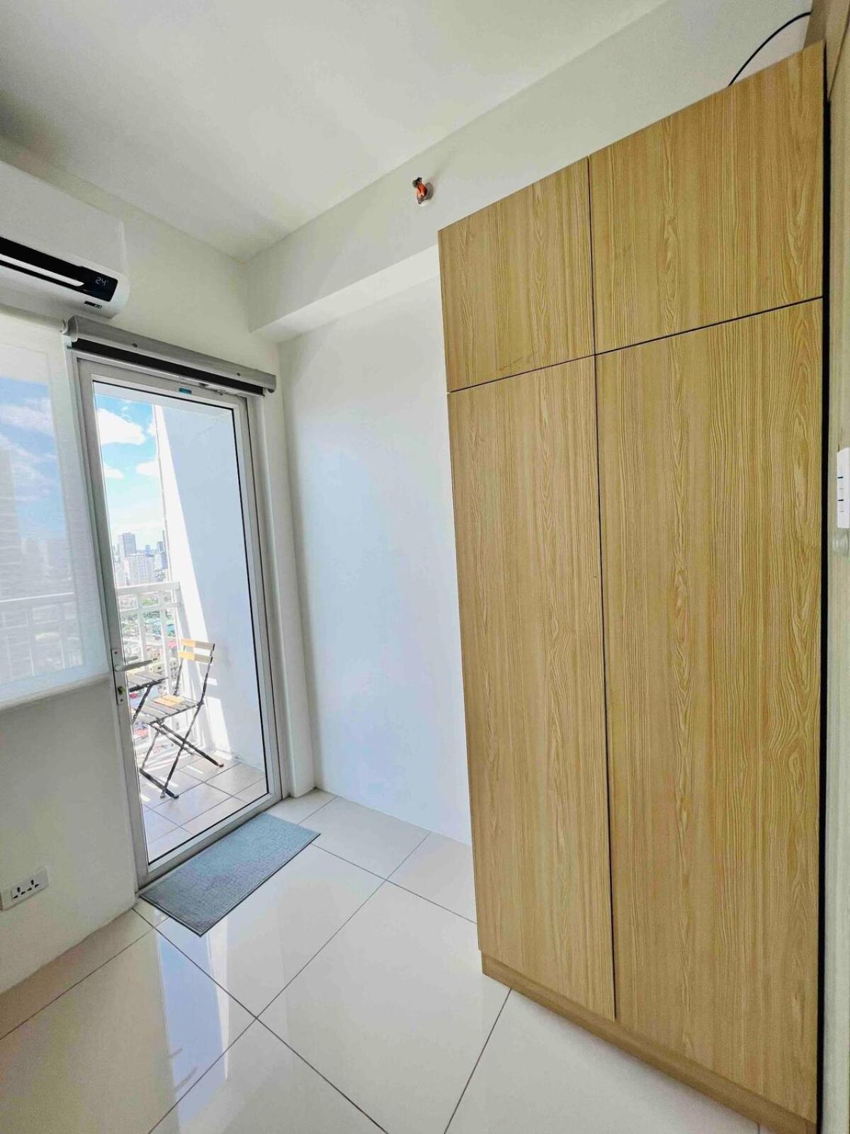 D Crib At Breeze Residences Pasay Philippines * Manila
