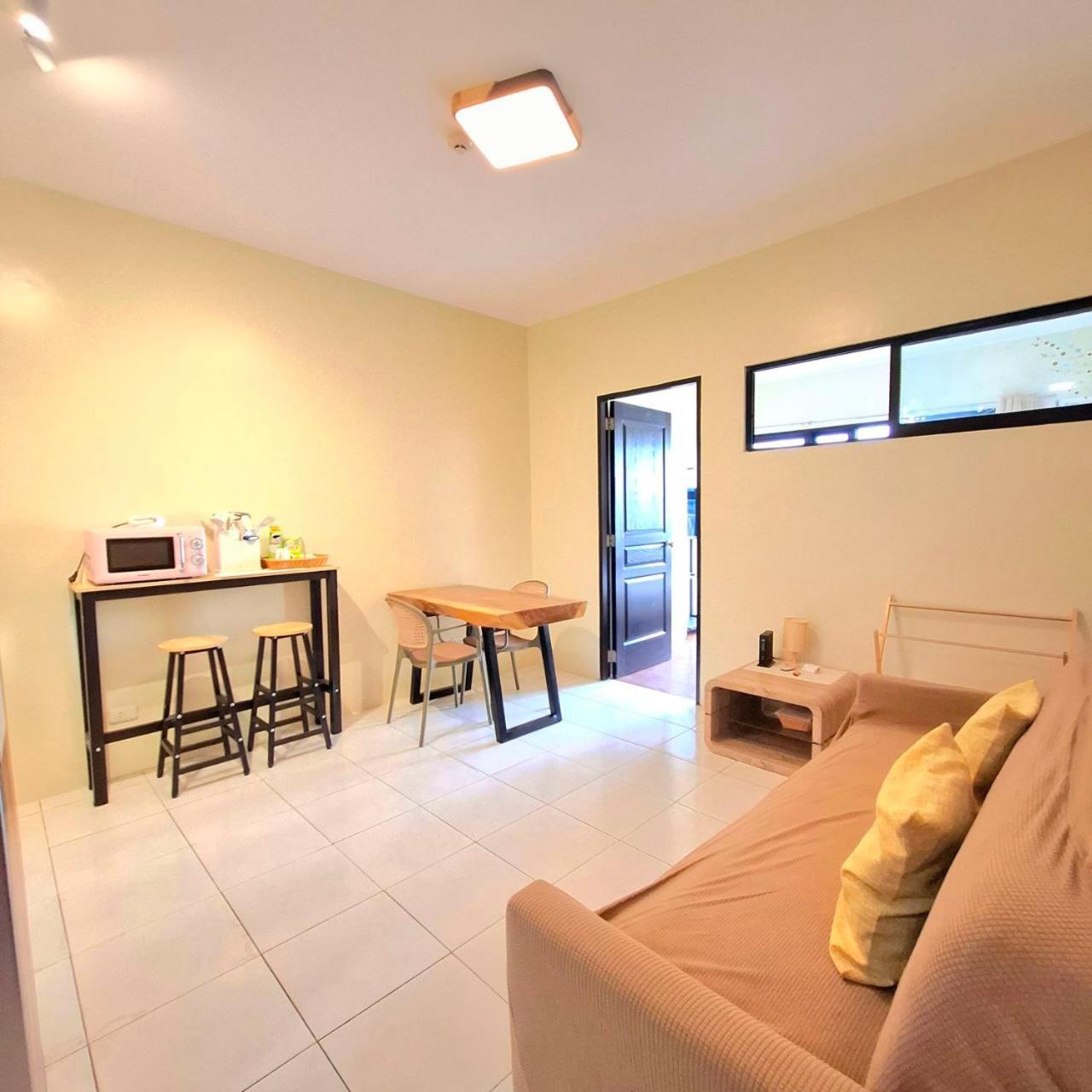 Bayview Luxury Condos: Poolside Balcony Retreats *