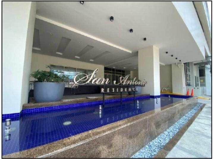 Sleek & Chic One-bedroom Apartment Manila