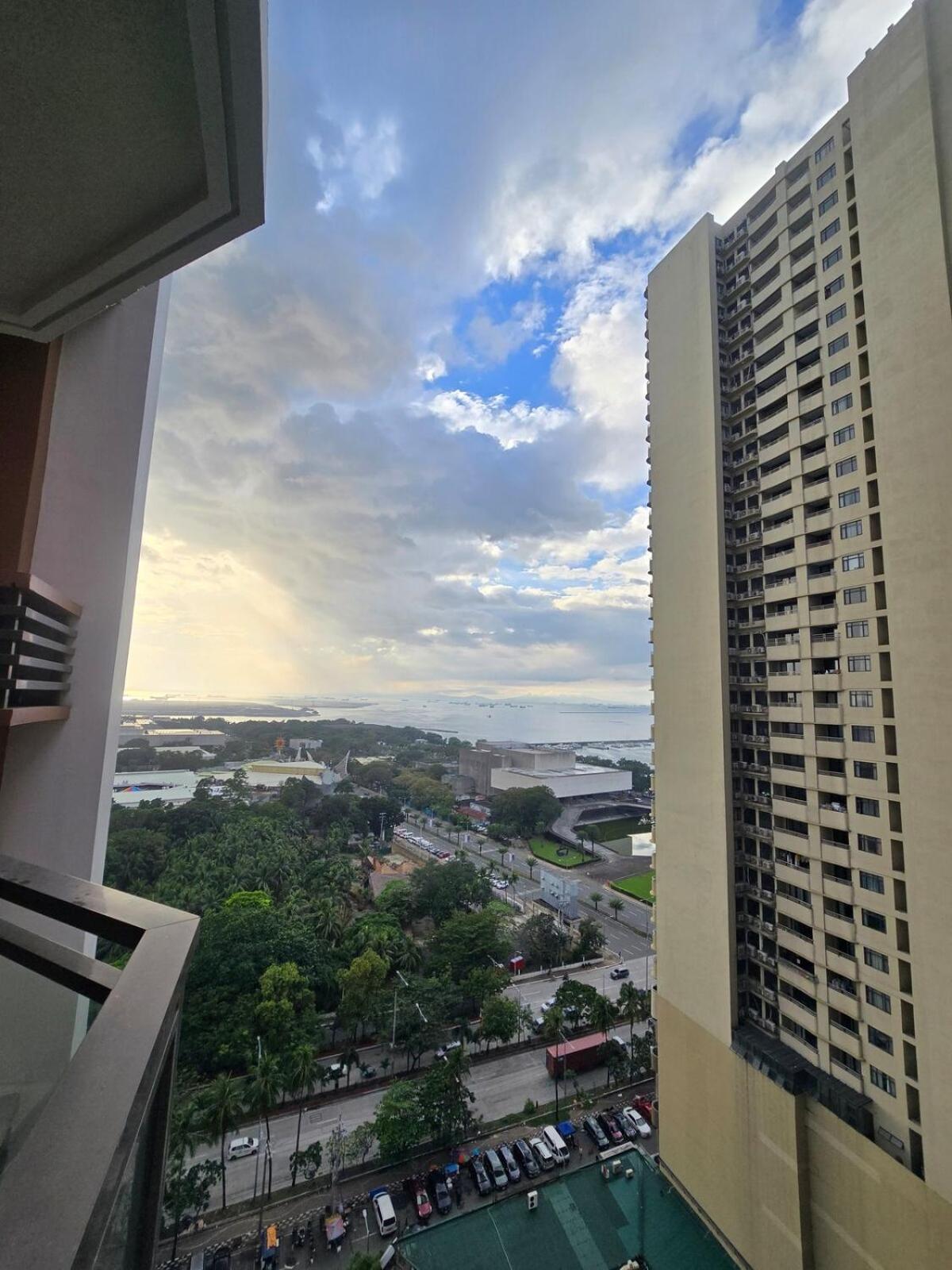 The Radiance Of Bay * Manila