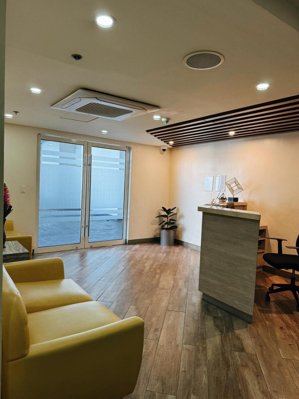 Apartment Sleek & Chic One-bedroom Manila